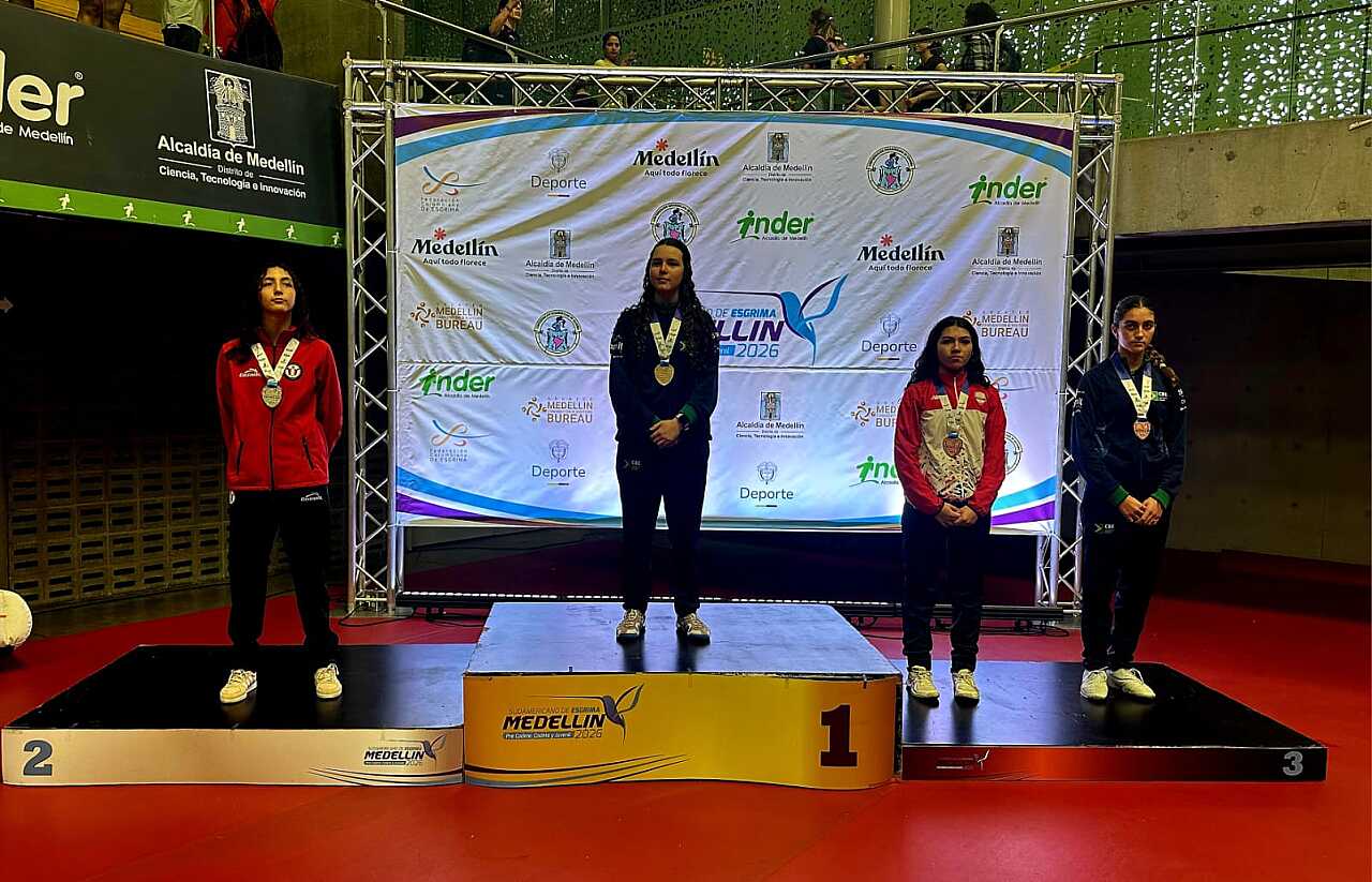 Anne Driesen, esgrimista de Alphaville, conquista ouro e prata no Sul-Americano da Colômbia